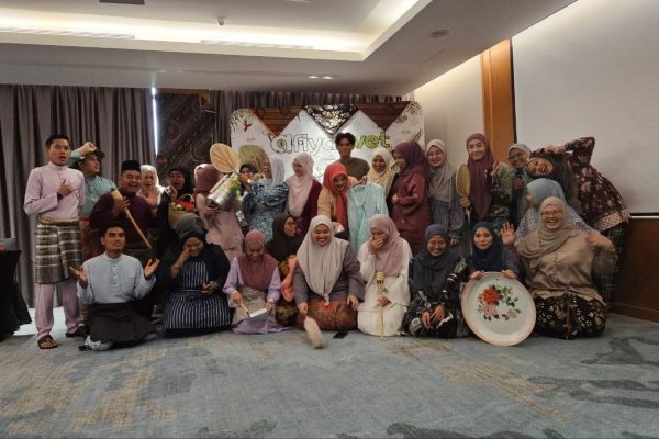 afiyah-vet-kalut-di-pagi-raya (12)