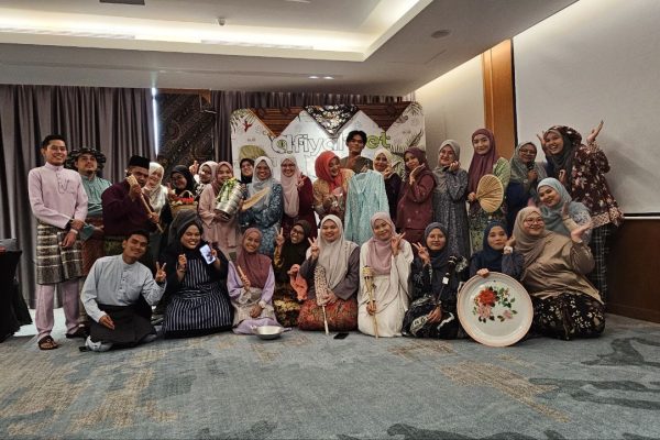 afiyah-vet-kalut-di-pagi-raya (16)